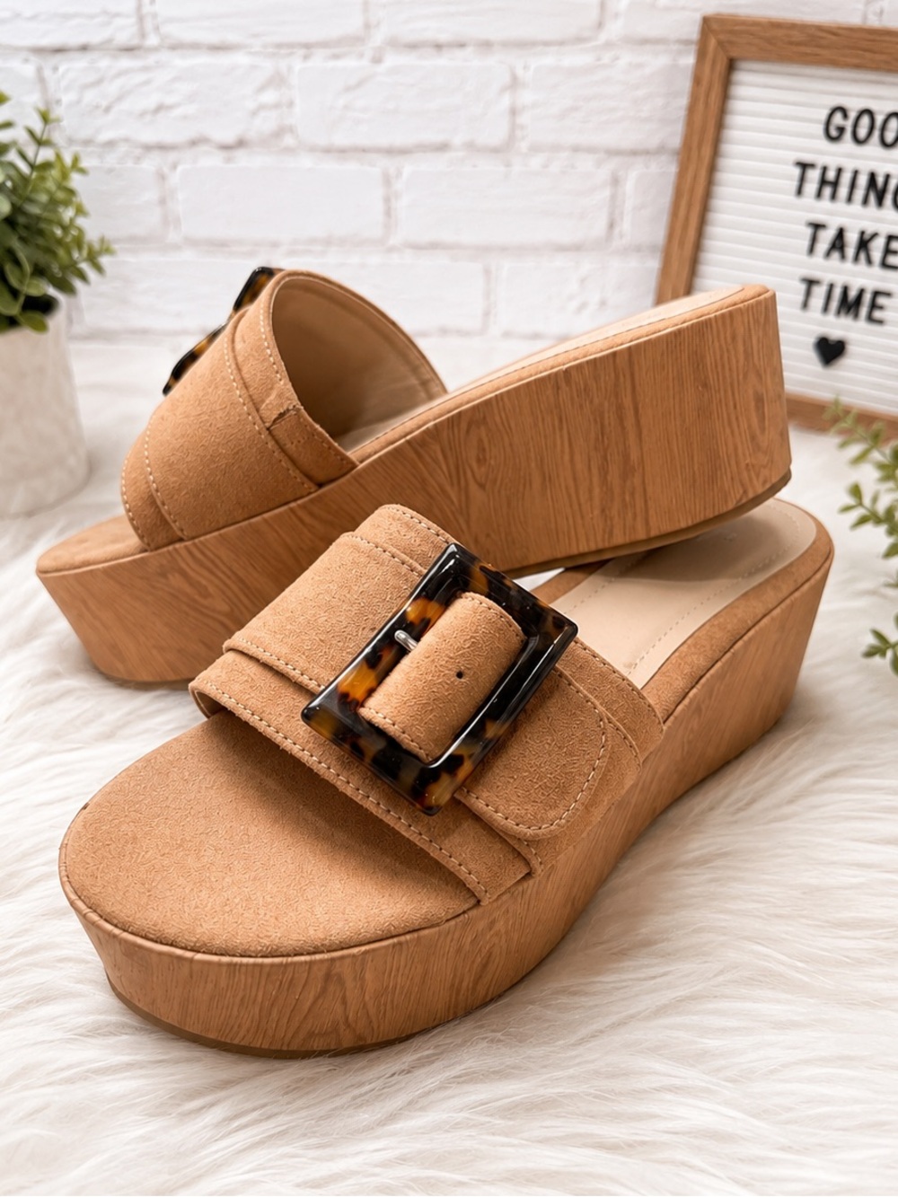 ShoeDazzle Leonora Platform Slide Sandals Lt Camel Tan Suede Buckle 8.5 NEW